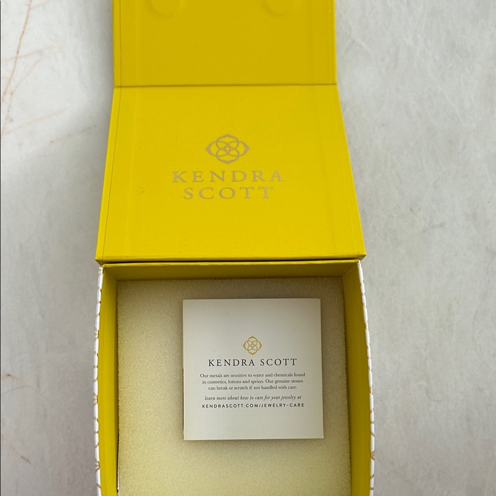 Kendra Scott Box Packaging - Picture 3 of 3